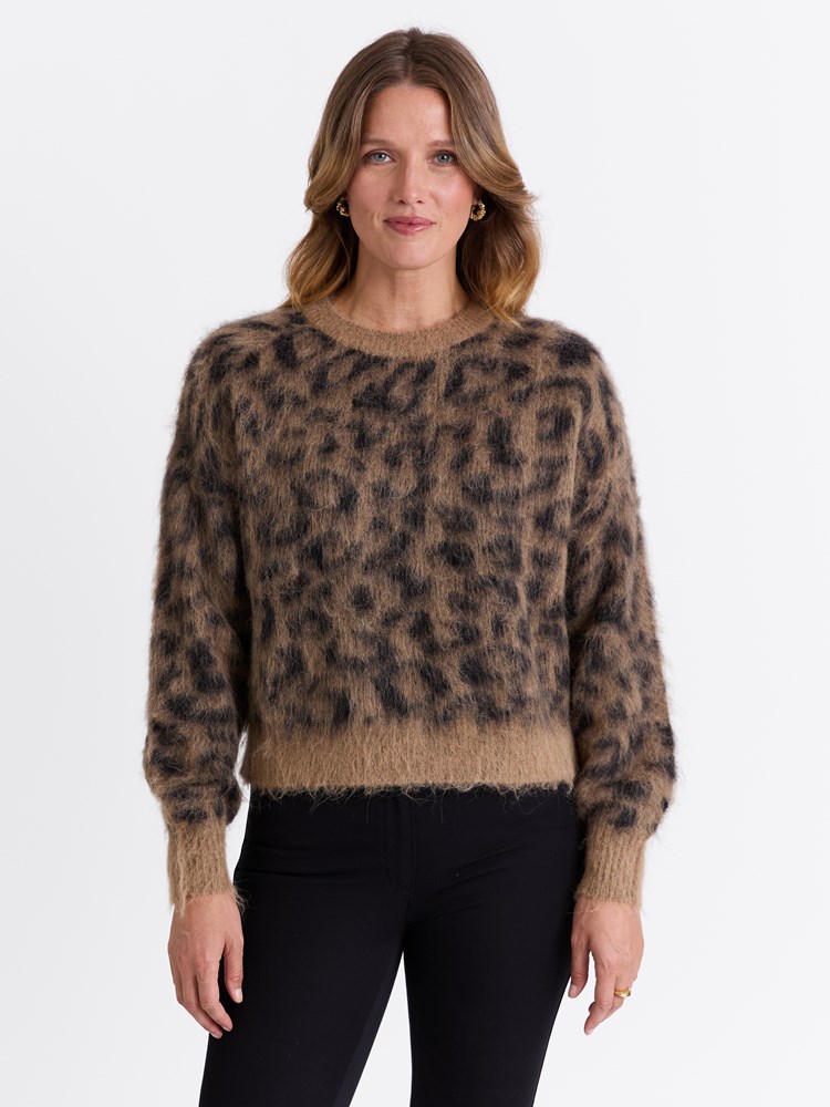 Leanne genser 7513381_AP4-MARIEPHILIPPE-W25-Modell-Front_chn=match_999_Leanne genser AP4_Leanne genser AP4 7513381.jpg_Front||Front