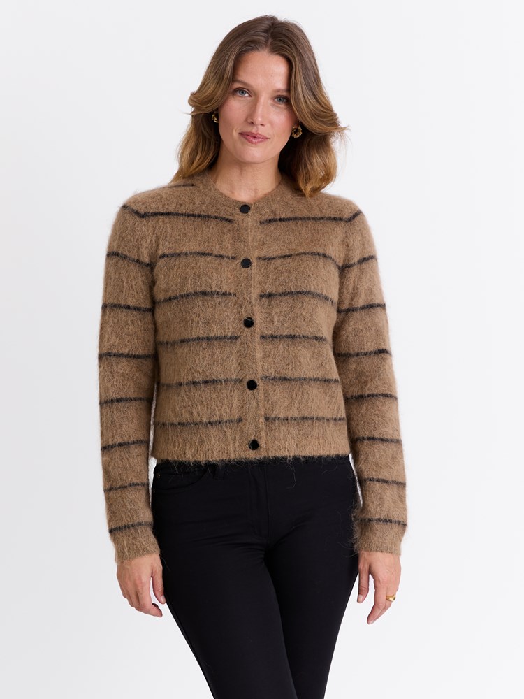 Lea cardigan 7513488_AP4-MARIEPHILIPPE-W25-Modell-Front_chn=match_3926_Lea cardigan AP4 7513488.jpg_Front