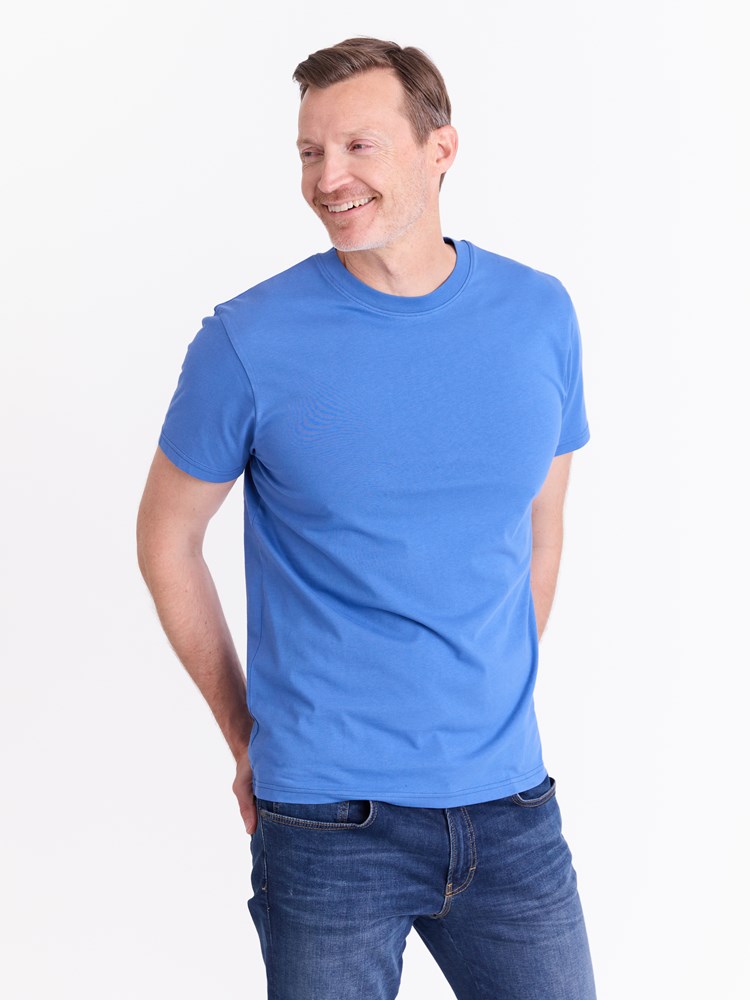 Joe t-skjorte 7513510_EHG-REDFORD-A25-Modell-Front_chn=match_4877_Joe t-skjorte EHG 7513510.jpg_Front