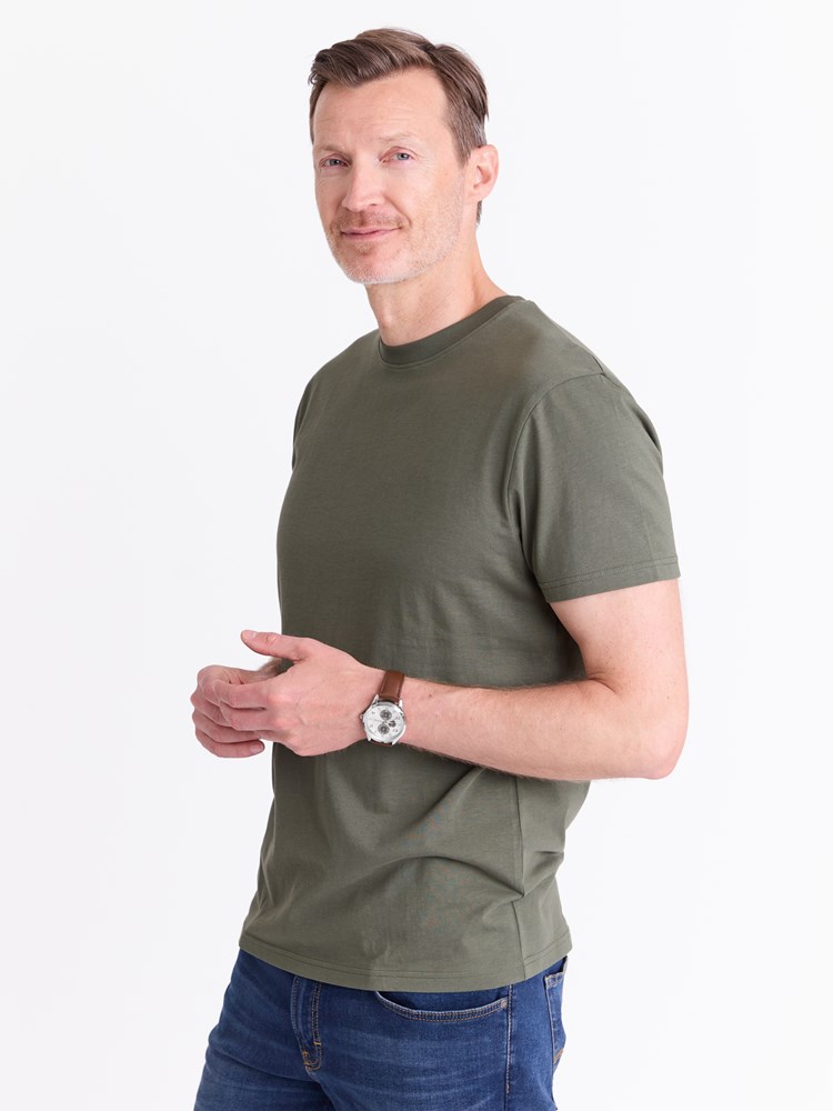 Joe t-skjorte 7513510_GUI-REDFORD-A25-Modell-Front_chn=match_1511_Joe t-skjorte GUI 7513510.jpg_Front||Front