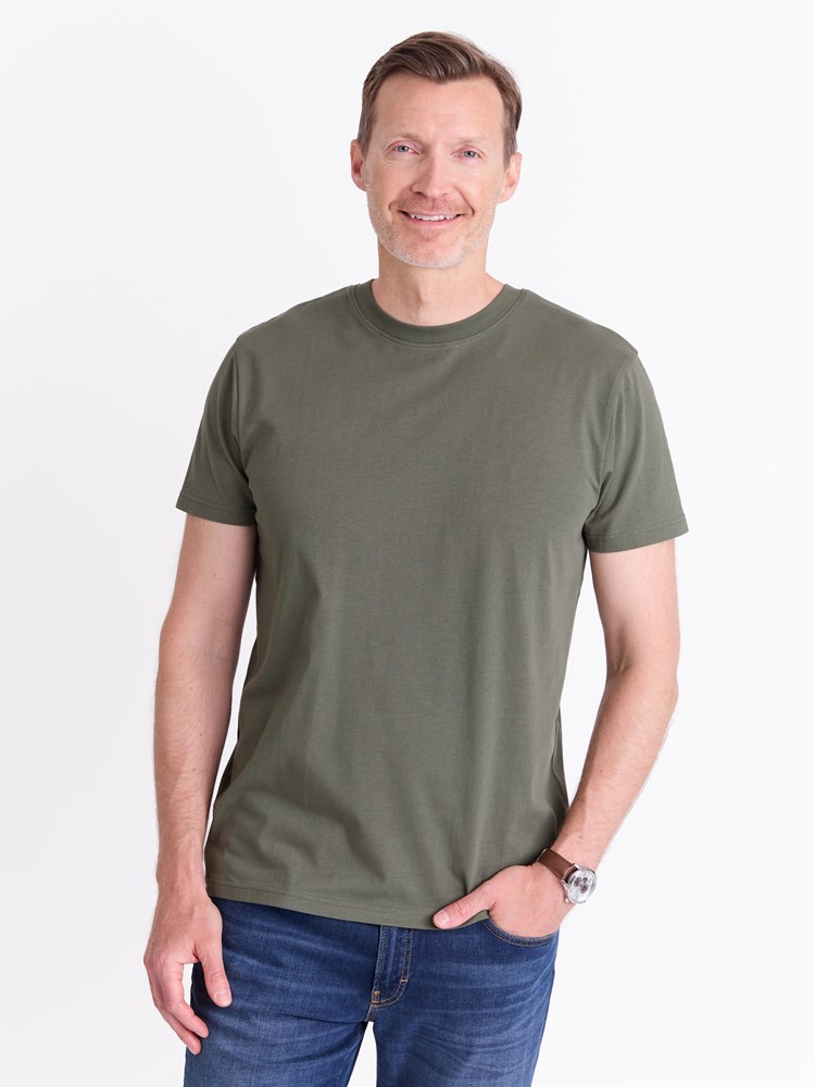 Joe t-skjorte 7513510_GUI-REDFORD-A25-Modell-Front_chn=match_950_Joe t-skjorte GUI 7513510.jpg_Front||Front