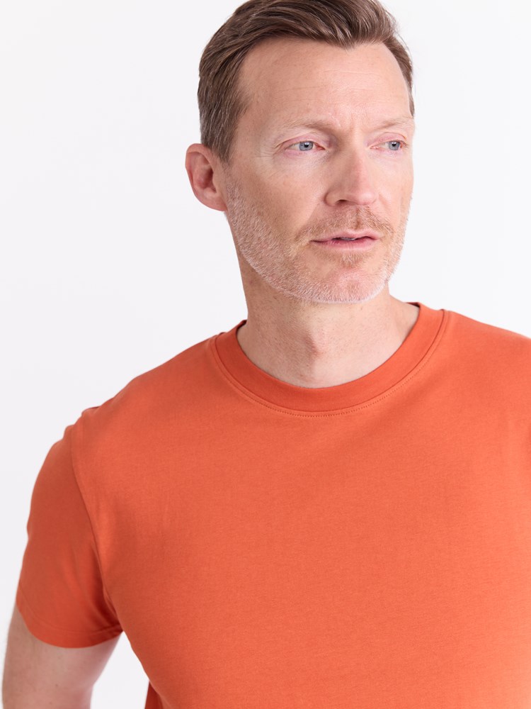 Joe t-skjorte 7513510_KBT-REDFORD-A25-Modell-Front_chn=match_9802_Joe t-skjorte KBT 7513510.jpg_Front||Front