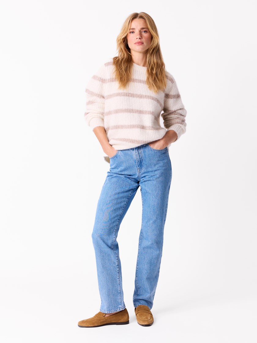 7513204 DAC 7513514_O79_Jean Paul_Victoria genser_S26_DAC_Sara jeans DAC.jpg_