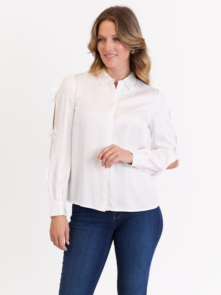 Emy bluse 7513517_O68-MARIEPHILIPPE-W25-Modell-Front_chn=match_991_Emy bluse O68_Emy bluse O68 7513517.jpg_Front||Front