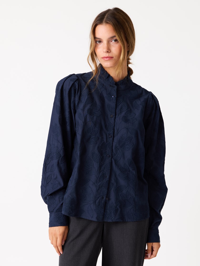 7513567 EM6 7513567_EM6-JEANPAUL-W25-Modell-Front_4564.jpg_