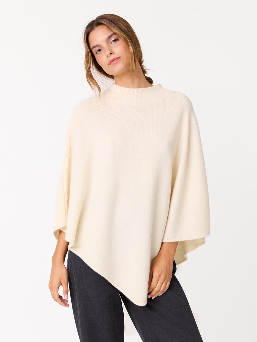7513571 O79 7513571_O79-JEANPAUL-W25-Modell-Front_5717_May poncho O79.jpg_