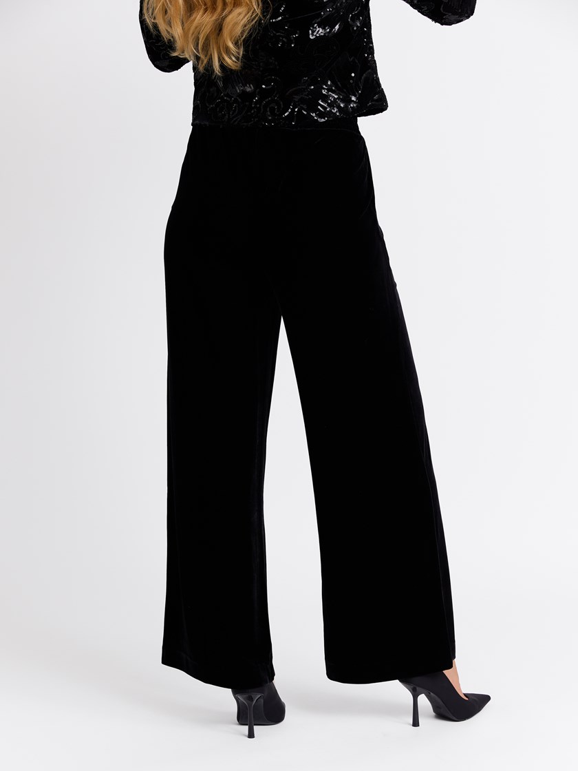 7513592 ID2 7513592_ID2-MARIEPHILIPPE-W25-Modell-Back_chn=match_1823_Silje velourbukse ID2_Silje velourbukse ID2 7513592.jpg_Back||Back