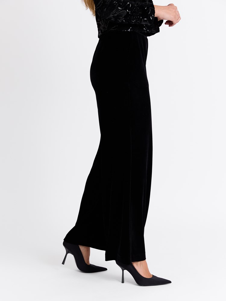 Silje velourbukse 7513592_ID2-MARIEPHILIPPE-W25-Modell-Front_chn=match_2398.jpg_Front||Front