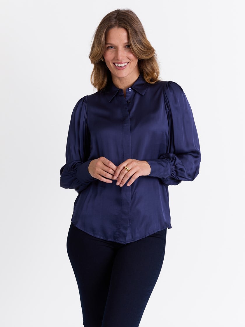 7513601 EM1 7513601_EM1-MARIEPHILIPPE-W25-Modell-Front_chn=match_3052_Sandra bluse EM1_Sandra bluse EM1 7513601.jpg_Front||Front