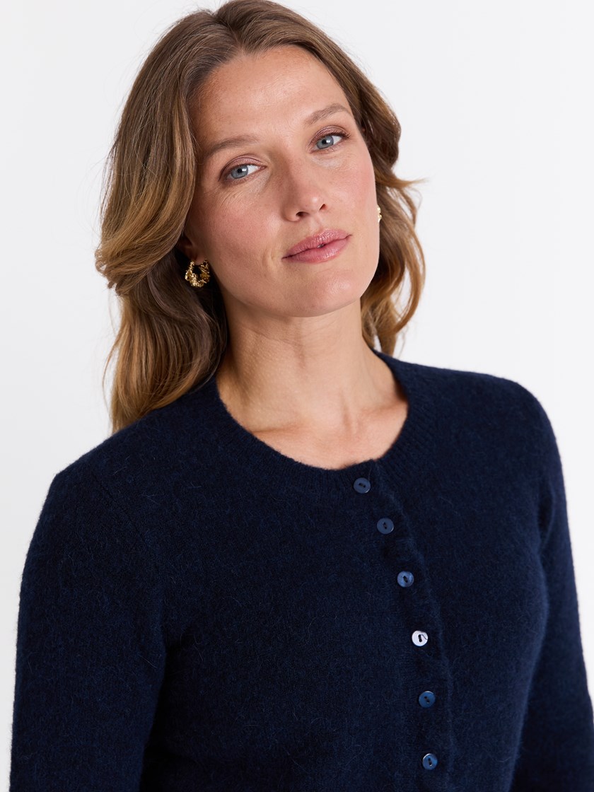 7513605 EM1 7513605_EM1-MARIEPHILIPPE-W25-Modell-Front_chn=match_6925_Frida cardigan EM1_Frida cardigan EM1 7513605.jpg_Front||Front