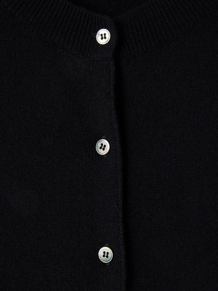 Vita merinocardigan 7513607_ID2-MARIEPHILIPPE-W25-Front_4945_Vita merinocardigan ID2_Vita merinocardigan ID2 7513607.jpg_Front||Front