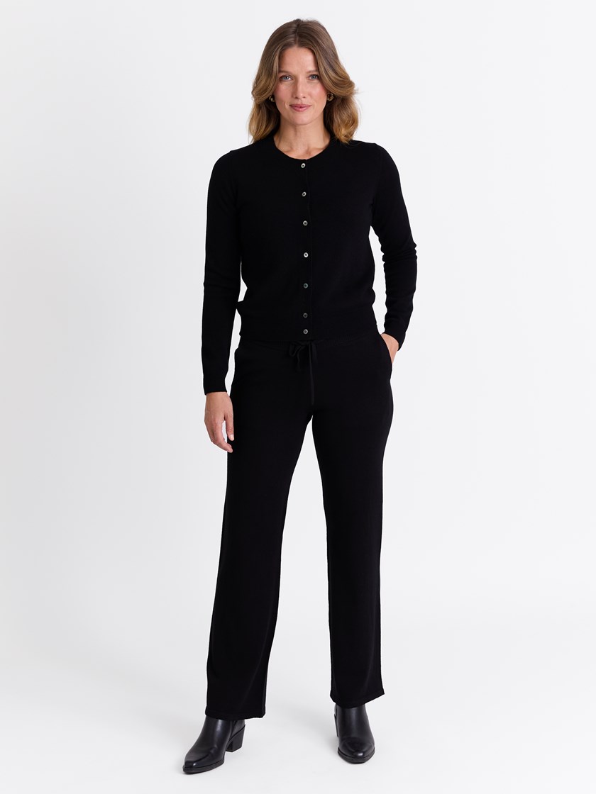 7513607 ID2 7513607_ID2-MARIEPHILIPPE-W25-Modell-Front_chn=match_5032_Vita merinocardigan ID2.jpg_Front||Front