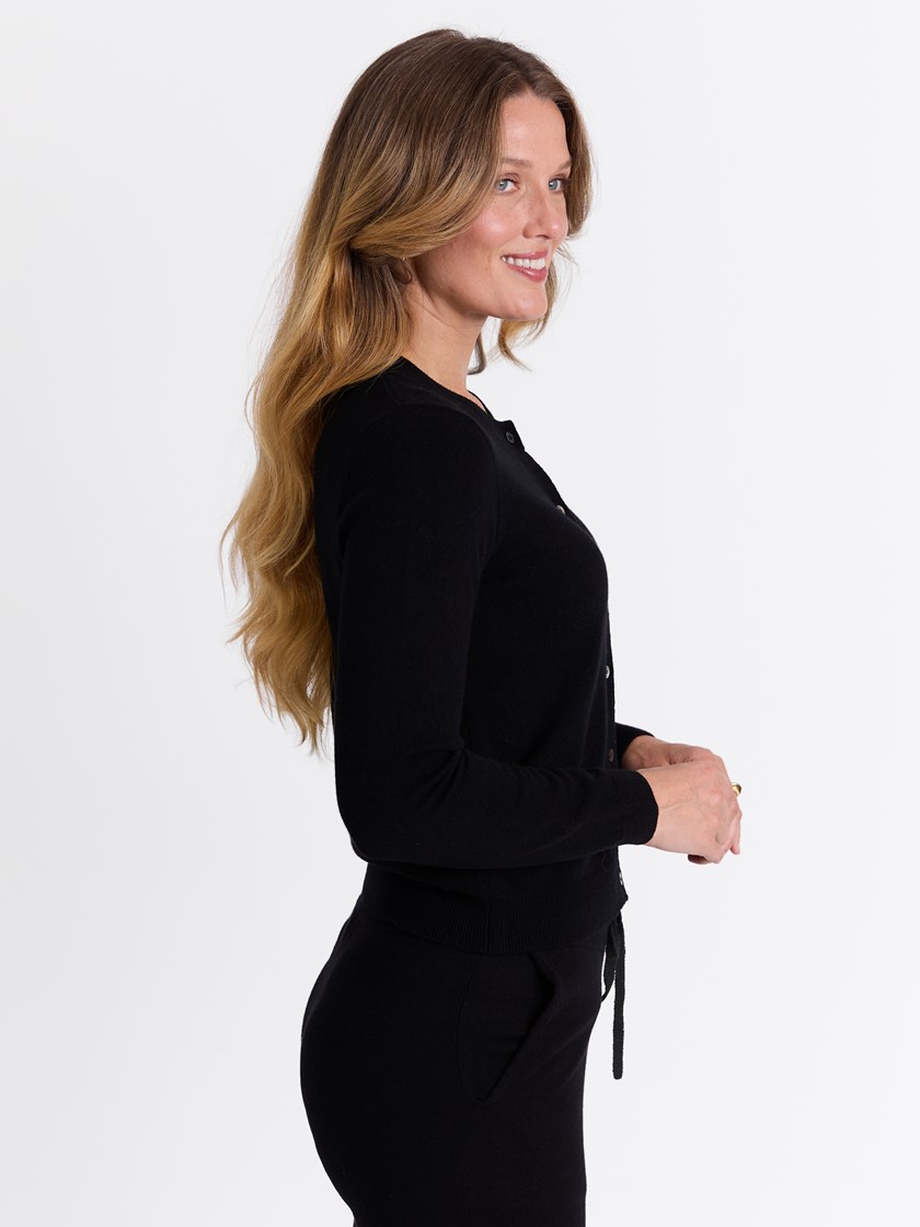 7513607 ID2 7513607_ID2-MARIEPHILIPPE-W25-Modell-Front_chn=match_9161_Vita merinocardigan ID2.jpg_Front||Front