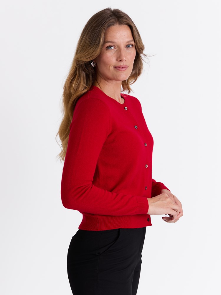 Vita merinocardigan 7513607_K5S-MARIEPHILIPPE-W25-Modell-Front_chn=match_3770_Vita merinocardigan K5S 7513607.jpg_Front||Front