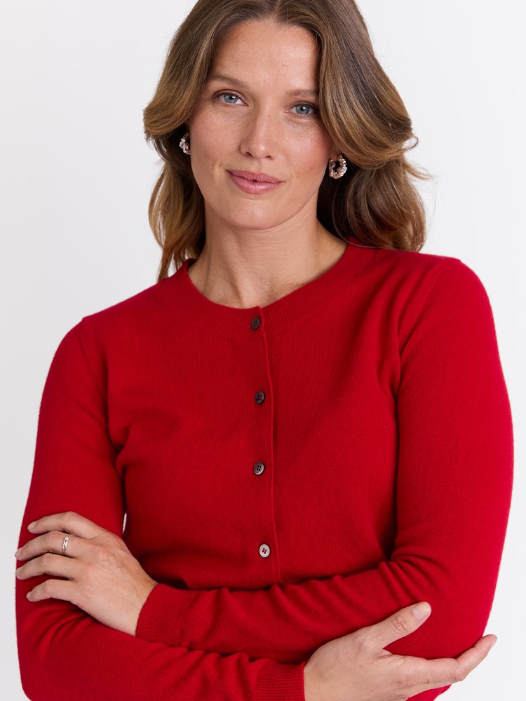 Vita merinocardigan 7513607_K5S-MARIEPHILIPPE-W25-Modell-Front_chn=match_6598_Vita merinocardigan K5S_Vita merinocardigan K5S 7513607.jpg_Front||Front