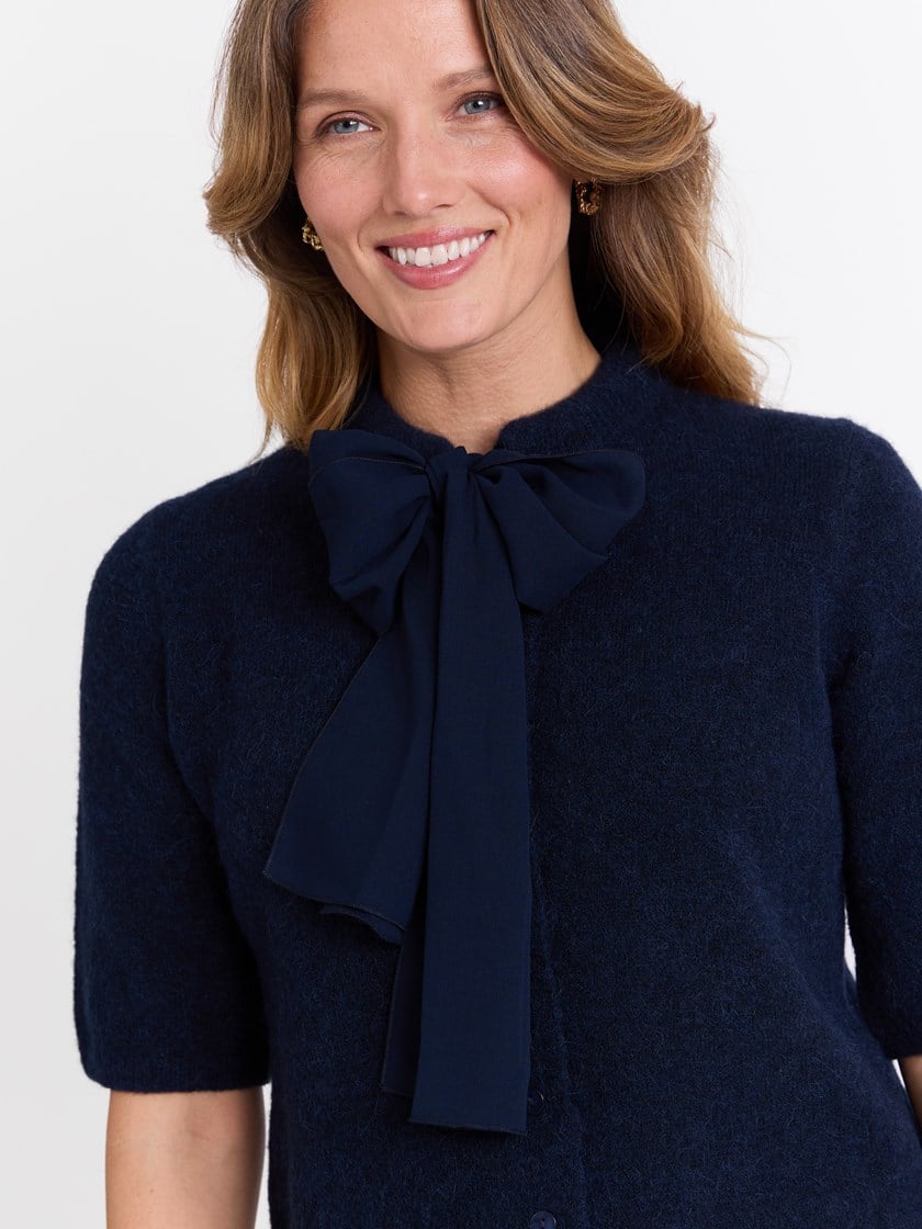 7513621 EM1 7513621_EM1-MARIEPHILIPPE-W25-Modell-Front_chn=match_1753_Frida kortermet cardigan EM1_Frida kortermet cardigan EM1 7513621.jpg_Front||Front