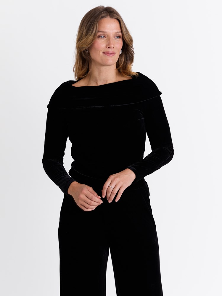 Silje velourtopp 7513626_ID2-MARIEPHILIPPE-W25-Modell-Front_chn=match_3751_Silje velourtopp ID2_Silje velourtopp ID2 7513626.jpg_Front||Front