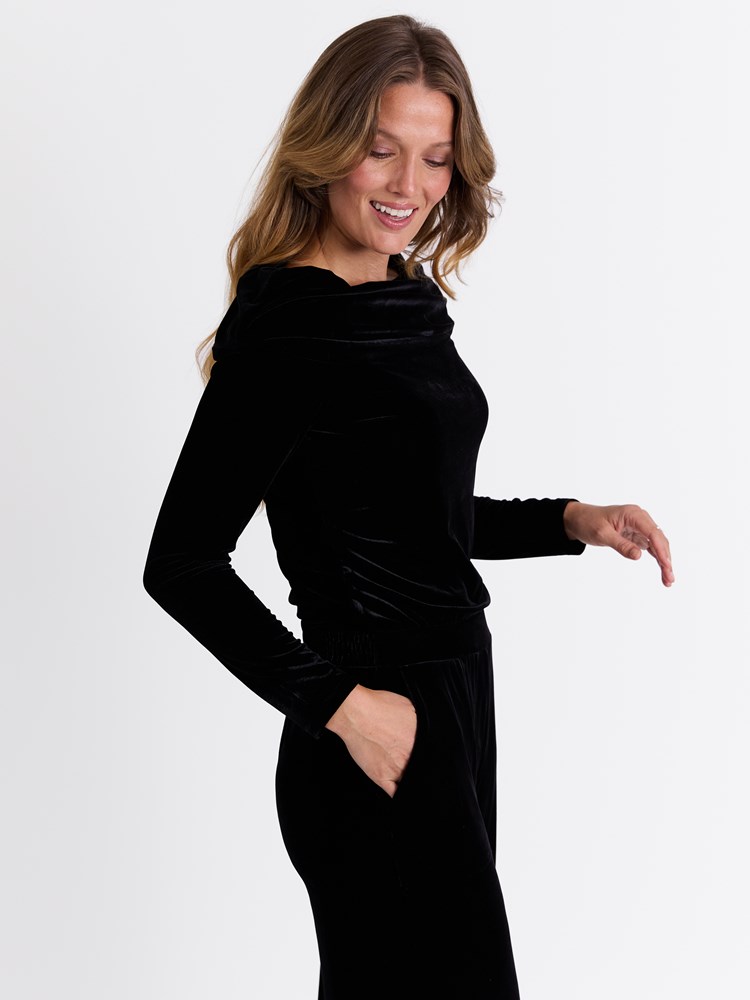 Silje velourtopp 7513626_ID2-MARIEPHILIPPE-W25-Modell-Front_chn=match_9889_Silje velourtopp ID2_Silje velourtopp ID2 7513626.jpg_Front||Front