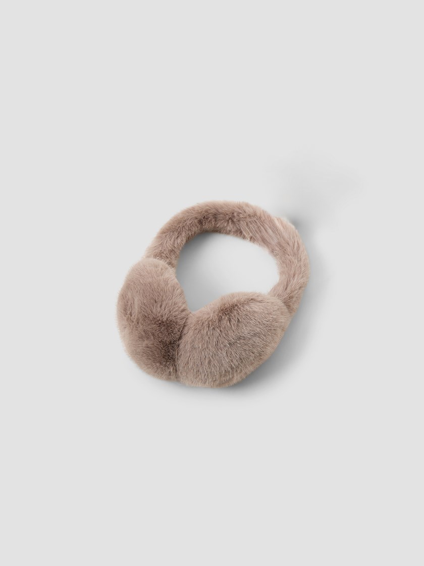 7513871 AGP 7513871_AGP-VAVITE-W25-Front_7428_Hailee ørevarmere AGP_Hailee ørevarmere AGP 7513871.jpg_