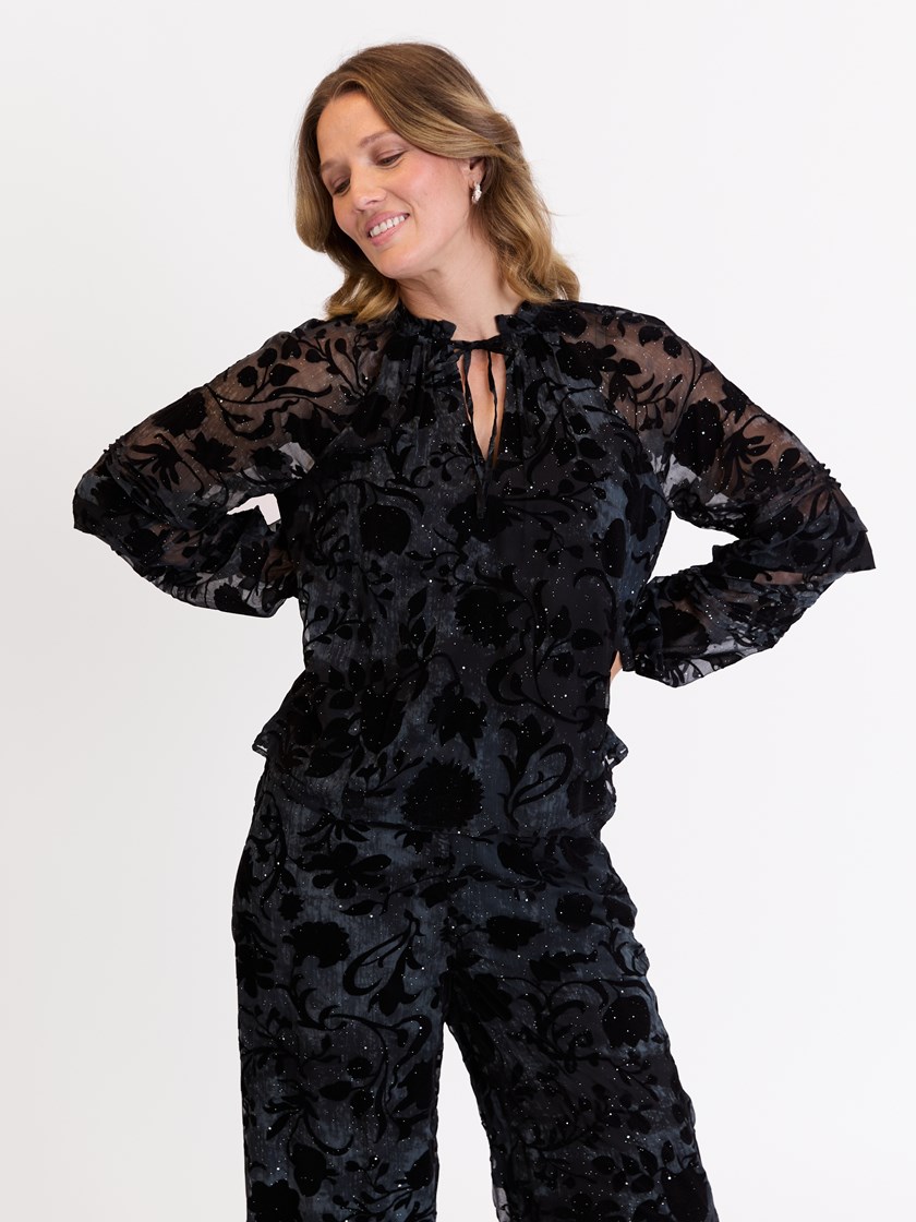 7513934 EM1 7513934_EM1-MARIEPHILIPPE-W25-Modell-Front_chn=match_8841_Kamala bluse EM1.jpg_Front||Front