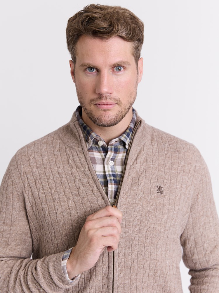 Edmonton cardigan 7513963_AES-REDFORD-W25-Modell-Front_chn=match_124_Edmonton cardigan AES_Edmonton cardigan AES 7513963.jpg_Front