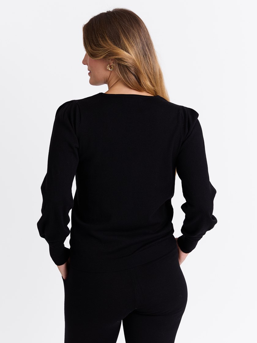 7513972 ID2 7513972_ID2-MARIEPHILIPPE-W25-Modell-Back_chn=match_4058_Olea genser ID2.jpg_Back||Back