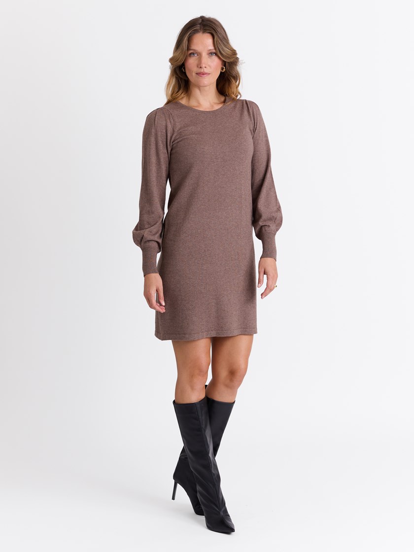 7513973 AGP 7513973_AGP-MARIEPHILIPPE-W25-Modell-Front_chn=match_6596_Olea kjole AGP.jpg_Front||Front