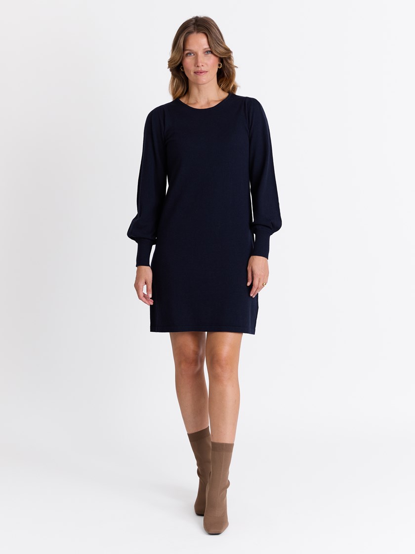 7513973 EM6 7513973_EM6-MARIEPHILIPPE-W25-Modell-Front_chn=match_6107_Olea kjole EM6.jpg_Front||Front