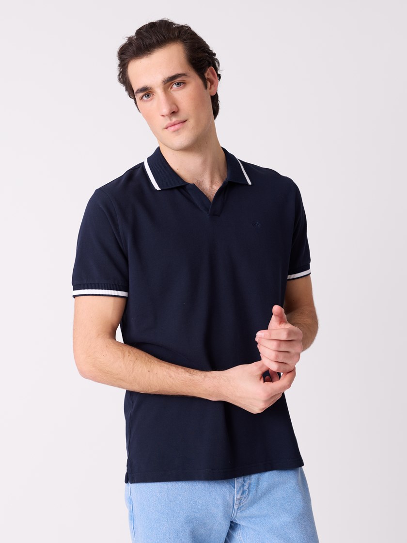 7514016 EM6 7514016_EM6-JEANPAUL-S26-Modell-Front_4254_Casper pique EM6.jpg_Front||Front