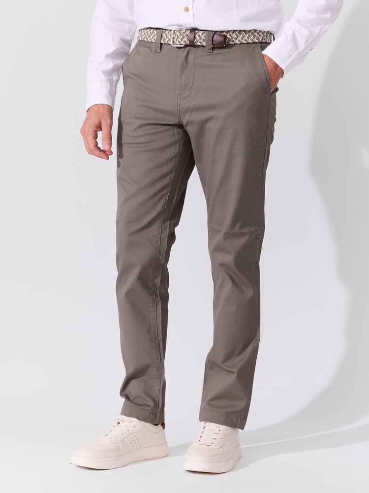 Christer chinos 7514020_GMR-REDFORD-S26-Modell-Front_chn=match_8121_Christer chinos GMR.jpg_Front