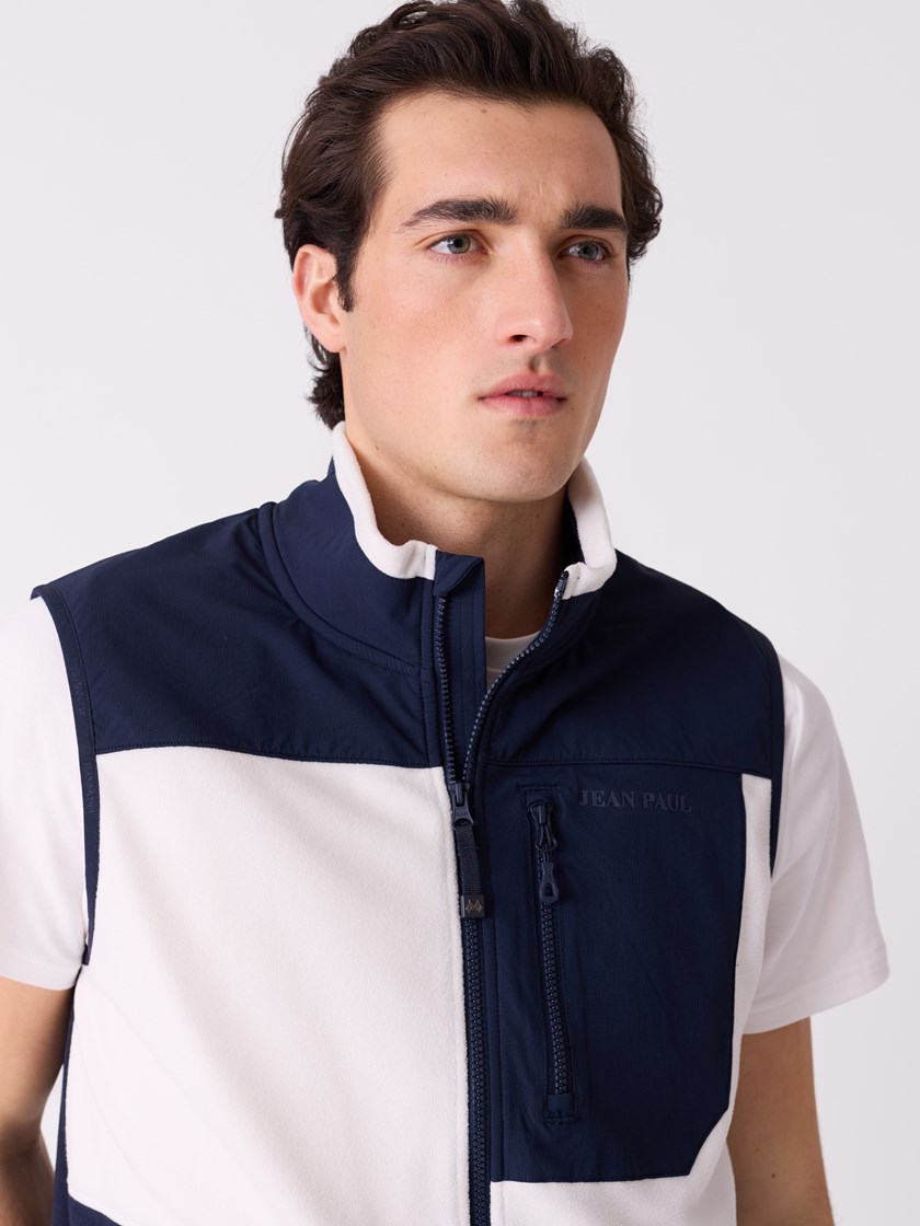 7514136 EM6 7514136_EM6-JEANPAUL-S26-Modell-Front_4687_Charlie fleecevest EM6_Charlie fleecevest EM6 7514136.jpg_Front||Front