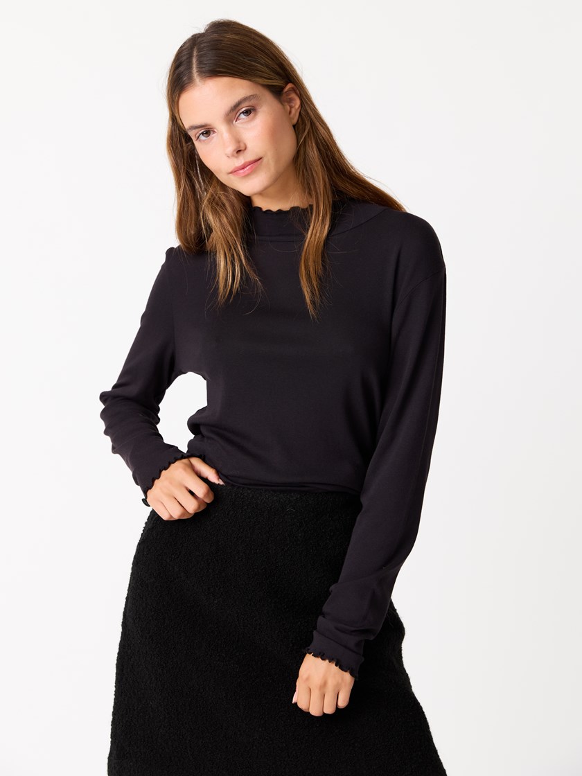 7514265 C25 7514265_C25_Jean Paul_Ariane Topp_W25 (2)_Arianne topp C25.jpg_