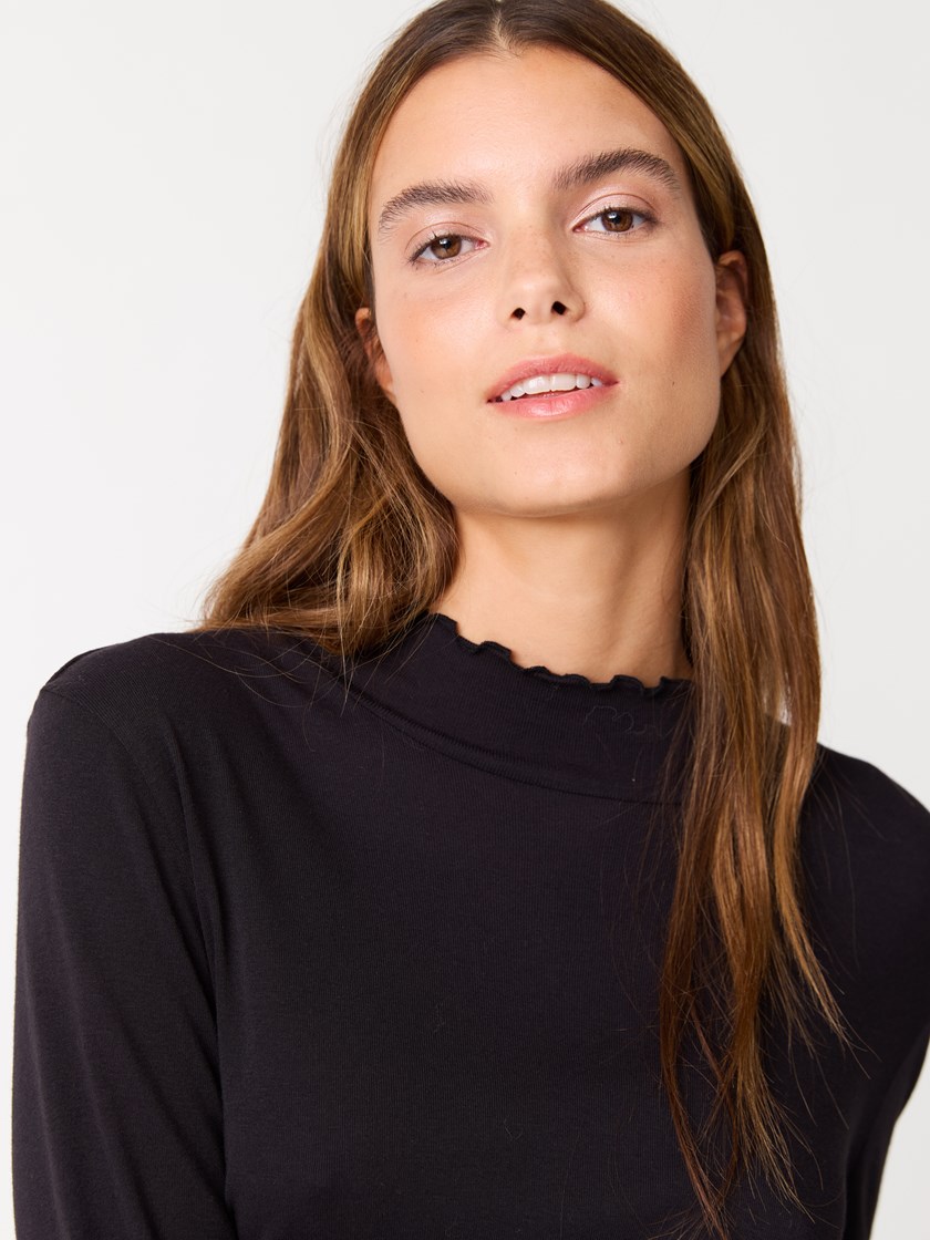 7514265 C25 7514265_C25_Jean Paul_Ariane Topp_W25 (3)_Arianne topp C25.jpg_