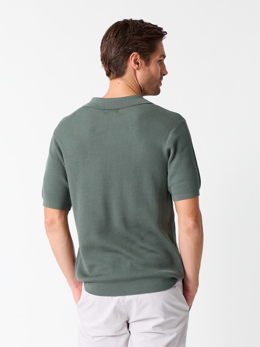 7514275 I6U 7514275_I6U-JEANPAUL-S26-Modell-Front_623_Patrick polo genser I6U.jpg_Front||Front