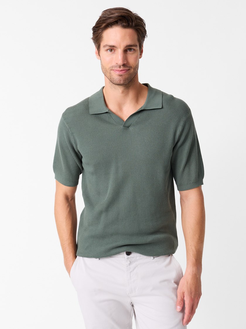 7514275 I6U 7514275_I6U-JEANPAUL-S26-Modell-Front_9646_Patrick polo genser I6U.jpg_Front||Front