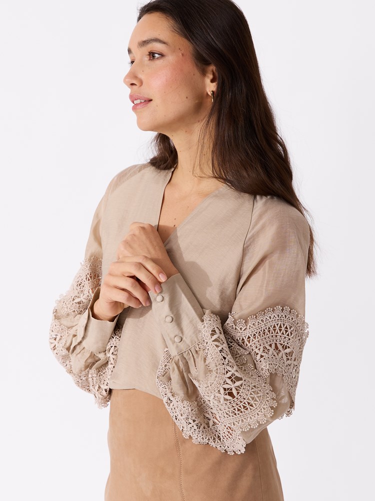 Ella bluse 7514382_i5c 12_I5C_Ella bluse I5C_Ella bluse I5C 7514382.jpg_