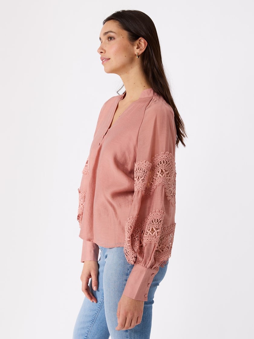 7514382 MNA 7514383_MNA 10_Ella bluse MNA.jpg_