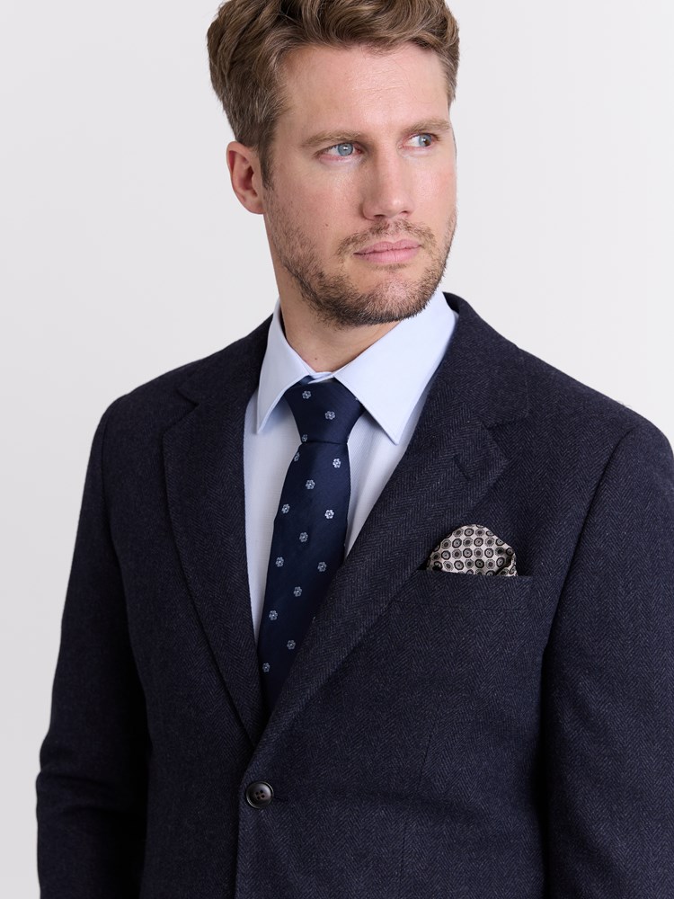 Guido silketørkle 7514436_I4I-MARIOCONTI-W25-Modell-Front_chn=match_4162.jpg_Front