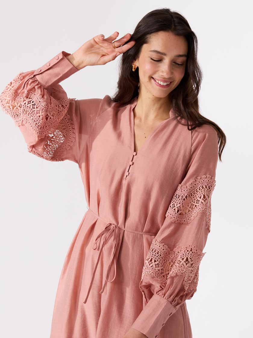 7514522 MNA 7514522_MNA 14_Ella kjole MNA.jpg_