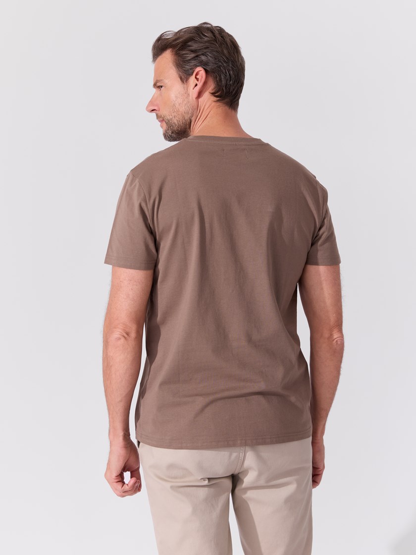 7514628 AES 7514628_AES-REDFORD-S26-Modell-Front_chn=match_188_Joe t-skjorte AES.jpg_Front||Front