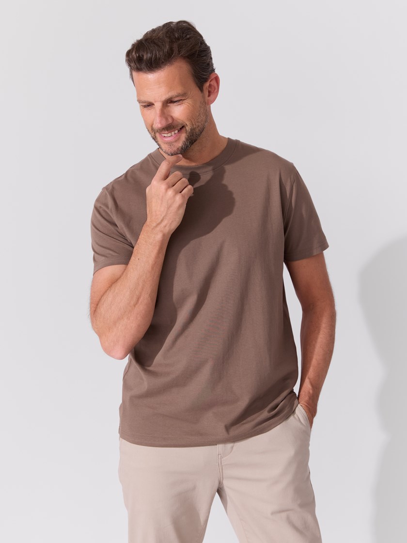 7514628 AES 7514628_AES-REDFORD-S26-Modell-Front_chn=match_8811_Joe t-skjorte AES.jpg_Front