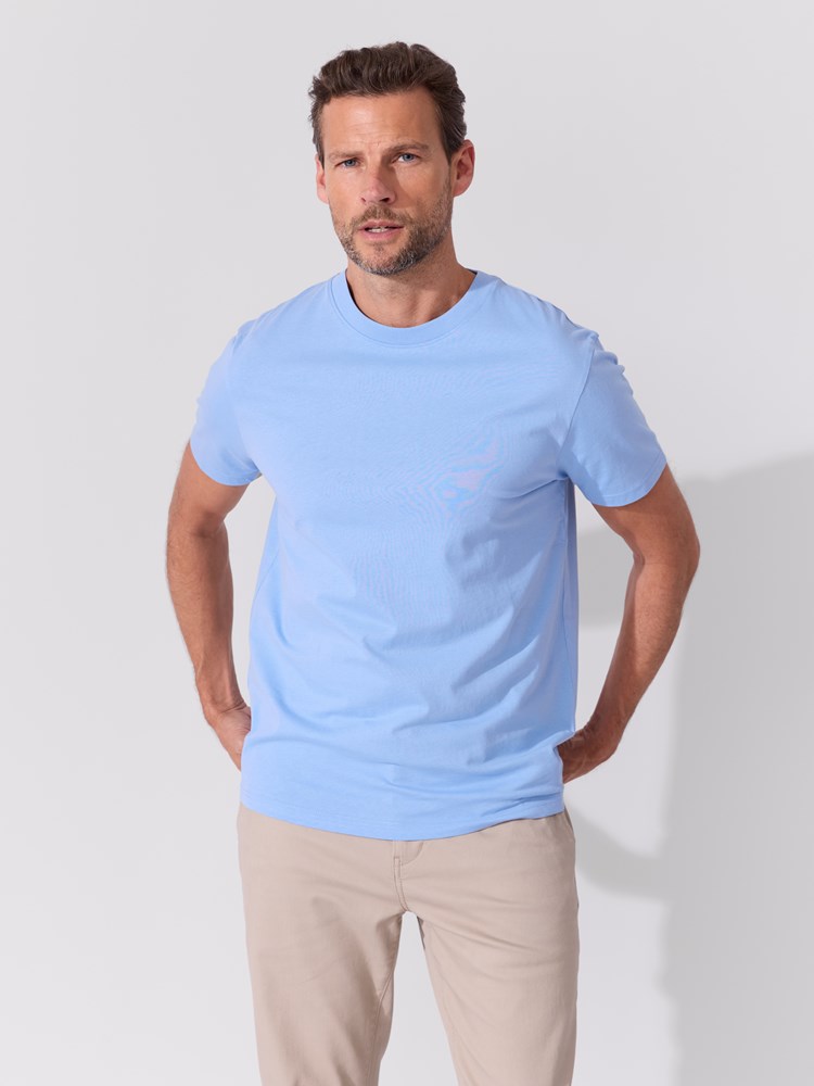 Joe t-skjorte 7514628_EAX-REDFORD-S26-Modell-Front_chn=match_1027_Joe t-skjorte EAX.jpg_Front||Front