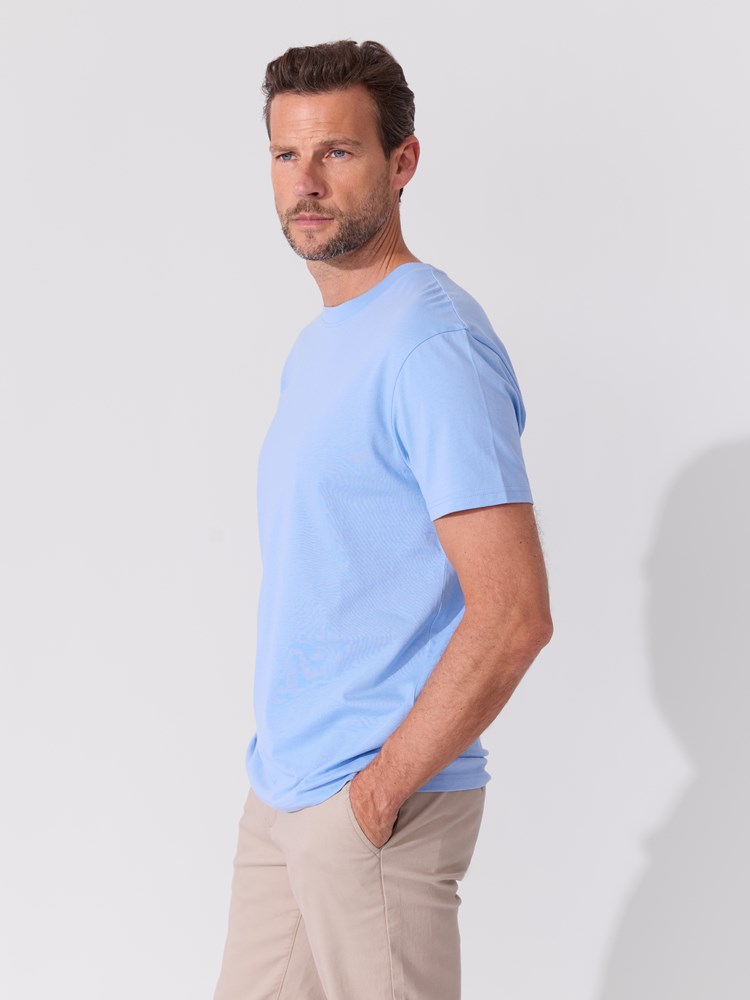 Joe t-skjorte 7514628_EAX-REDFORD-S26-Modell-Front_chn=match_2832_Joe t-skjorte EAX.jpg_Front||Front