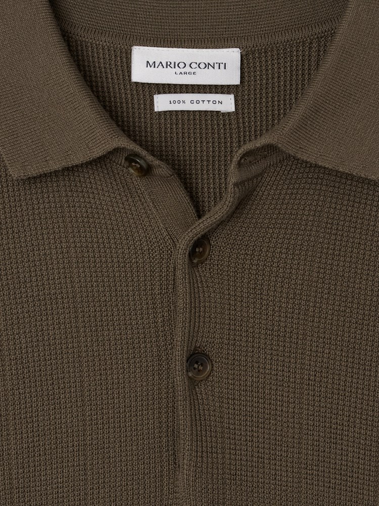 Rino strikket polo 7514731_APR-MARIOCONTI-S26-Front_6387_Rino strikket polo APR.jpg_Front