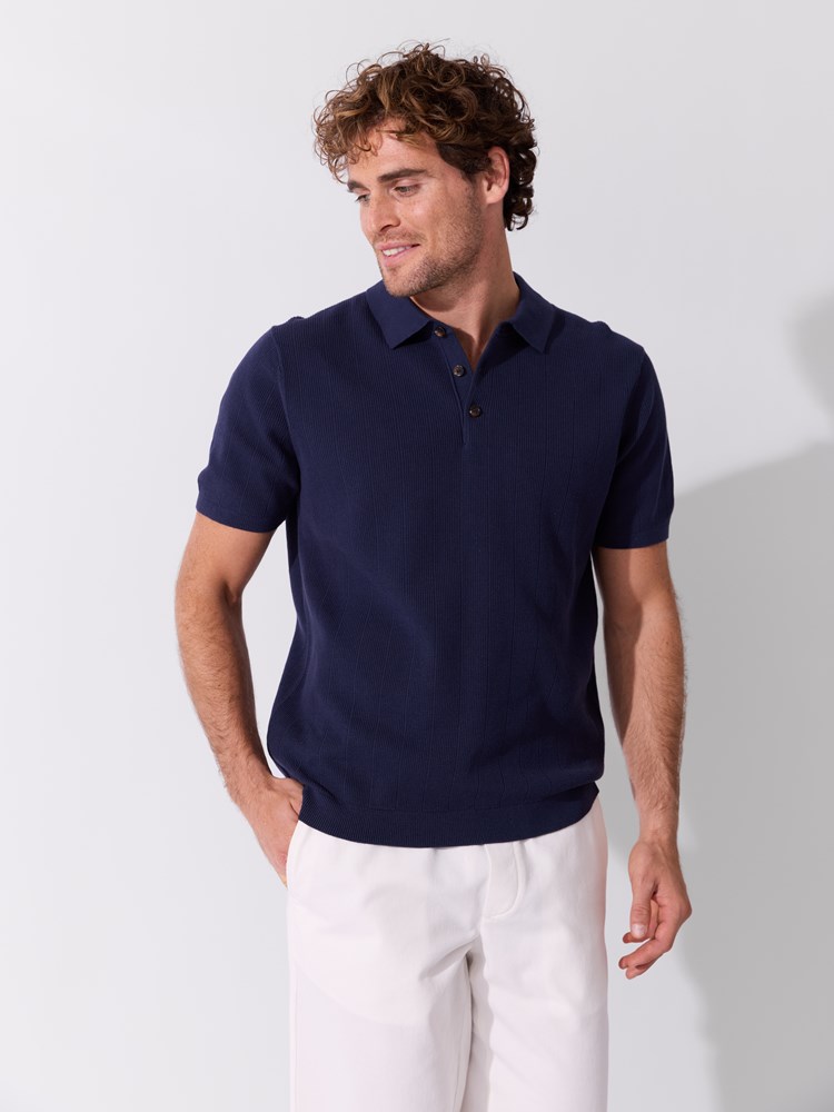 Rino strikket polo 7514731_T38-MARIOCONTI-S26-Modell-Front_chn=match_6822_Rino strikket polo T38_Rino strikket polo T38 7514731.jpg_Front||Front