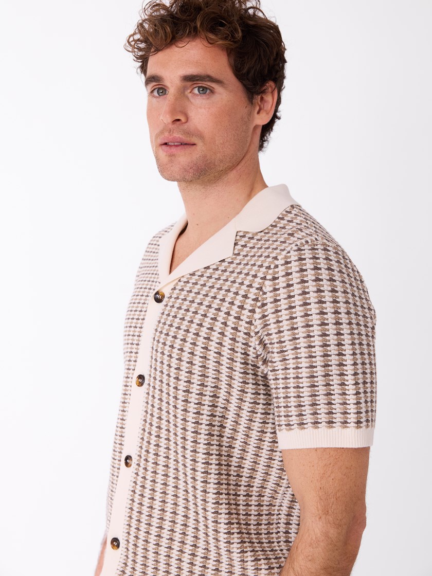 7514877 ADX 7514877_ADX-MARIOCONTI-H26-Modell-Front_chn=match_24_Marco strikket skjorte ADX.jpg_Front||Front