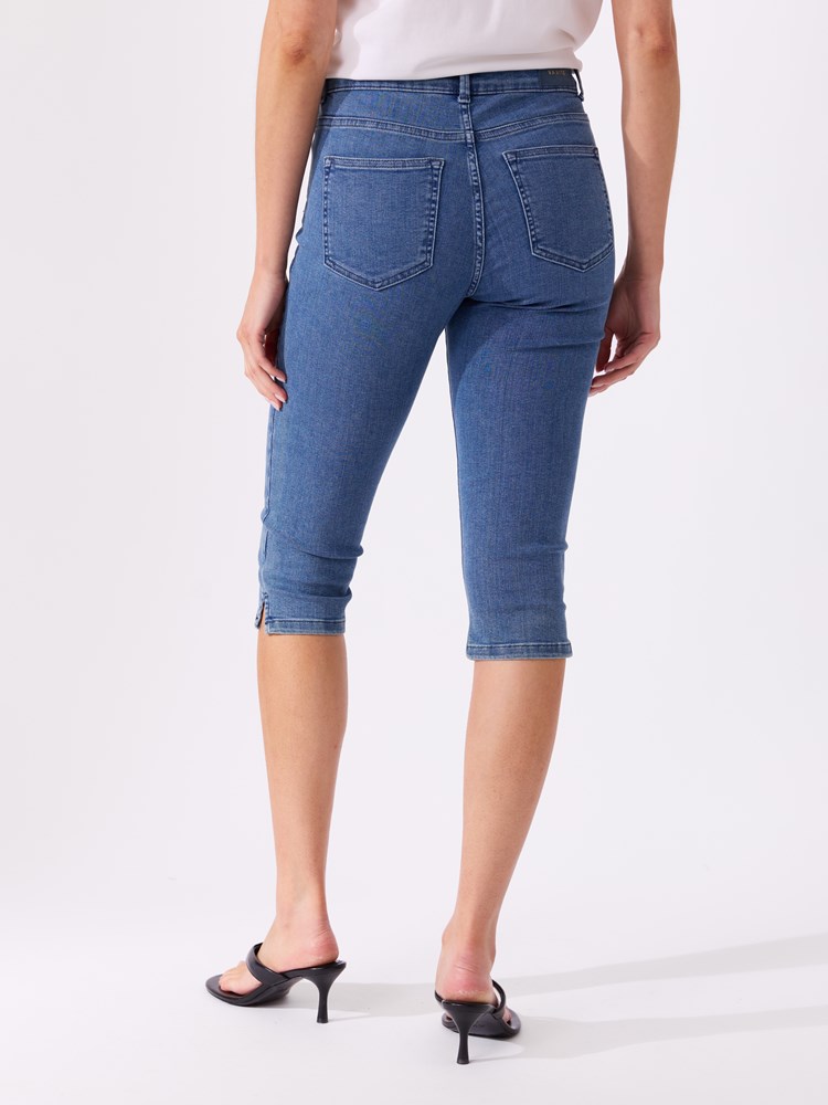 Sophia capri 7514899_DAC-VAVITE-H26-Modell-Back_chn=match_8561_Sophia capri DAC.jpg_Back