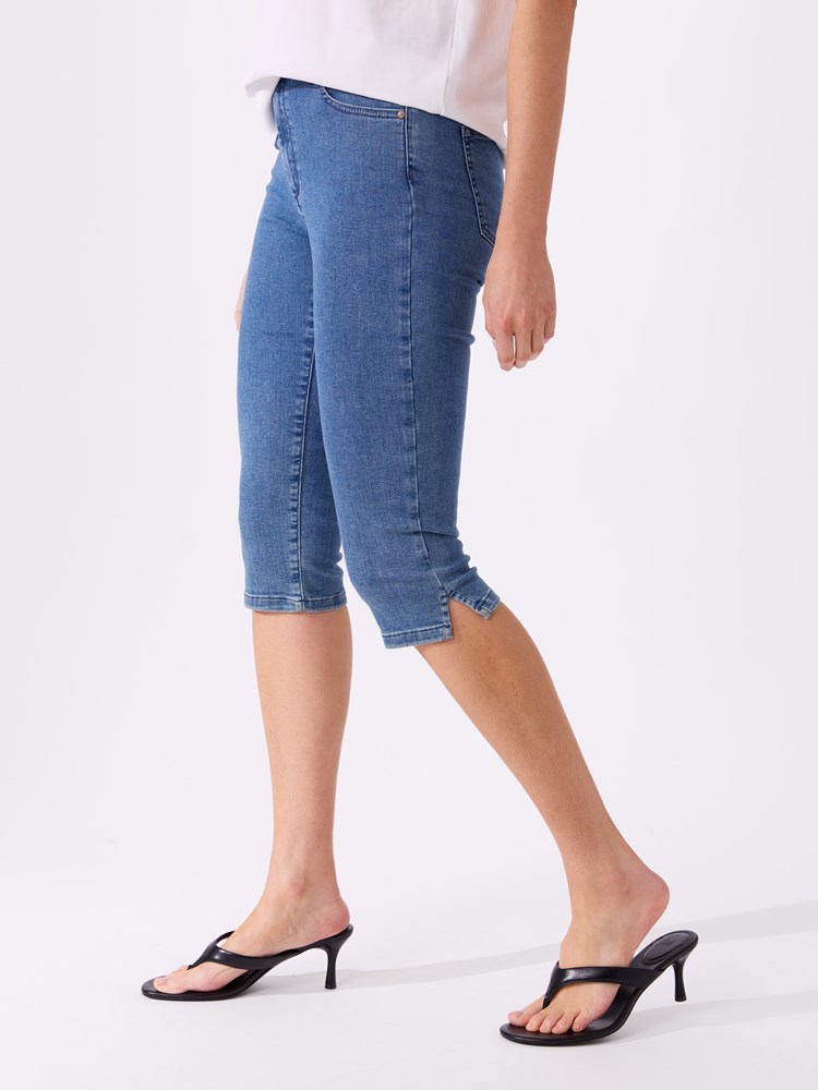 Sophia capri 7514899_DAC-VAVITE-H26-Modell-Left_chn=match_3441_Sophia capri DAC.jpg_Left