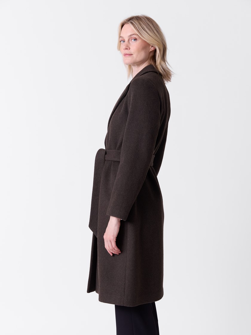 7514957 AIN 7514957_AIN-VAVITE-NOS-Modell-Front_chn=match_2979_Norah kåpe AIN.jpg_Front||Front