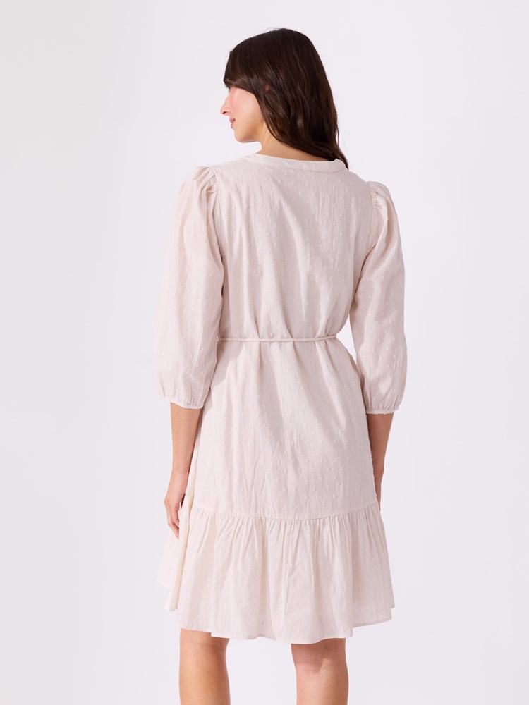 Scarlett kjole 7515069_O62-VAVITE-H26-Modell-Back_chn=match_2546_Scarlett kjole O62.jpg_Back